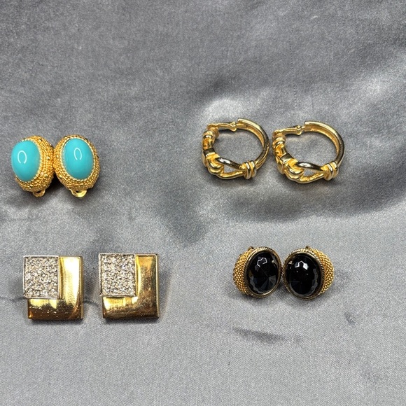 Elegant Gold and Black Earrings Set - Picture 1 of 2